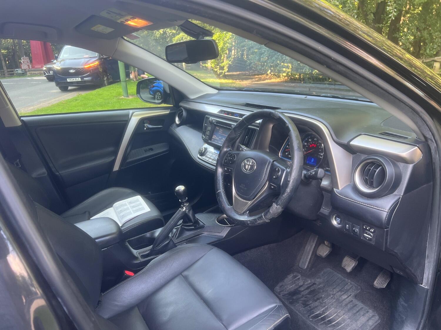 Used Toyota RAV4 2015 for sale - 76793223: Photo 12