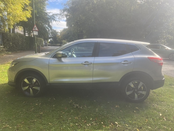 Used Nissan Qashqai 2015 for sale - 76313904: Photo 4