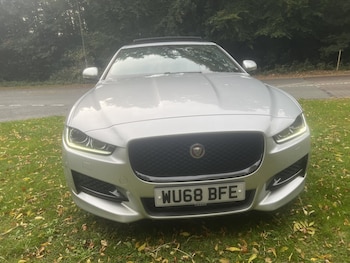 Used Jaguar XE 2018 for sale - 76246227: Photo