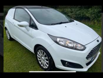 Used Ford Fiesta Van 2016 for sale - 74608600: Photo