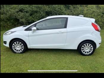 Used Ford Fiesta Van 2016 for sale - 74608600: Photo