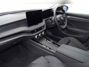 Used Skoda Superb 2024 for sale - 76677099: Photo