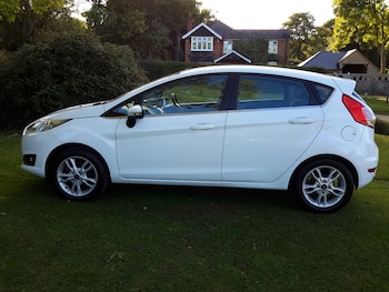 Used Ford Fiesta 2015 for sale - 76037880: Photo