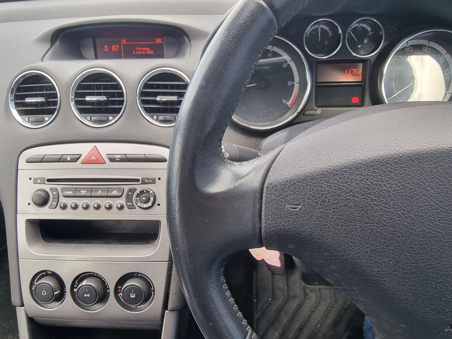 Used Peugeot 308 2010 for sale - 78070419: Photo 2