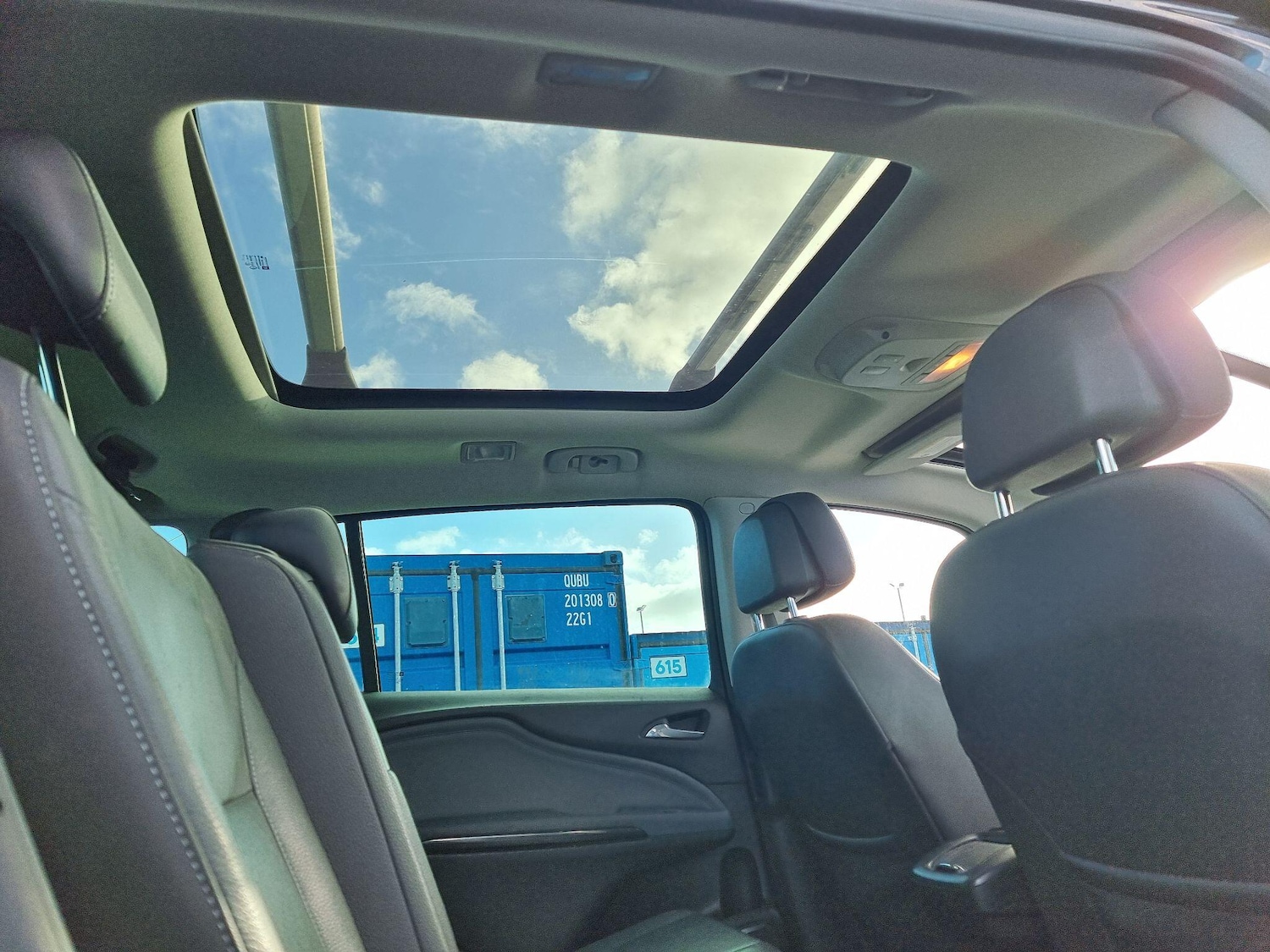 Used Vauxhall Zafira Tourer 2012 for sale - 78070451: Photo 3