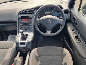 Used Peugeot 5008 2013 for sale - 79228537: Photo