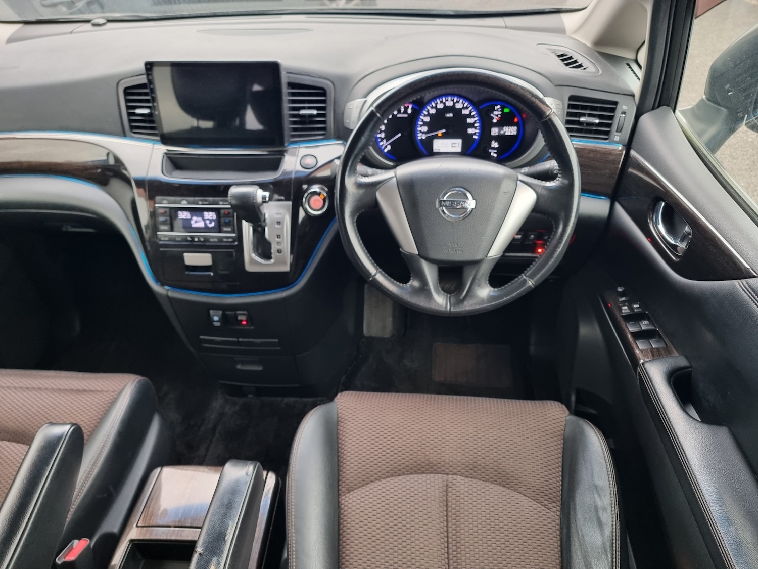 Used Nissan Elgrand 2023 for sale - 78218016: Photo 2