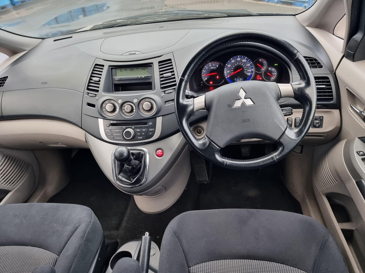 Used Mitsubishi Grandis 2009 for sale - 78070439: Photo 2