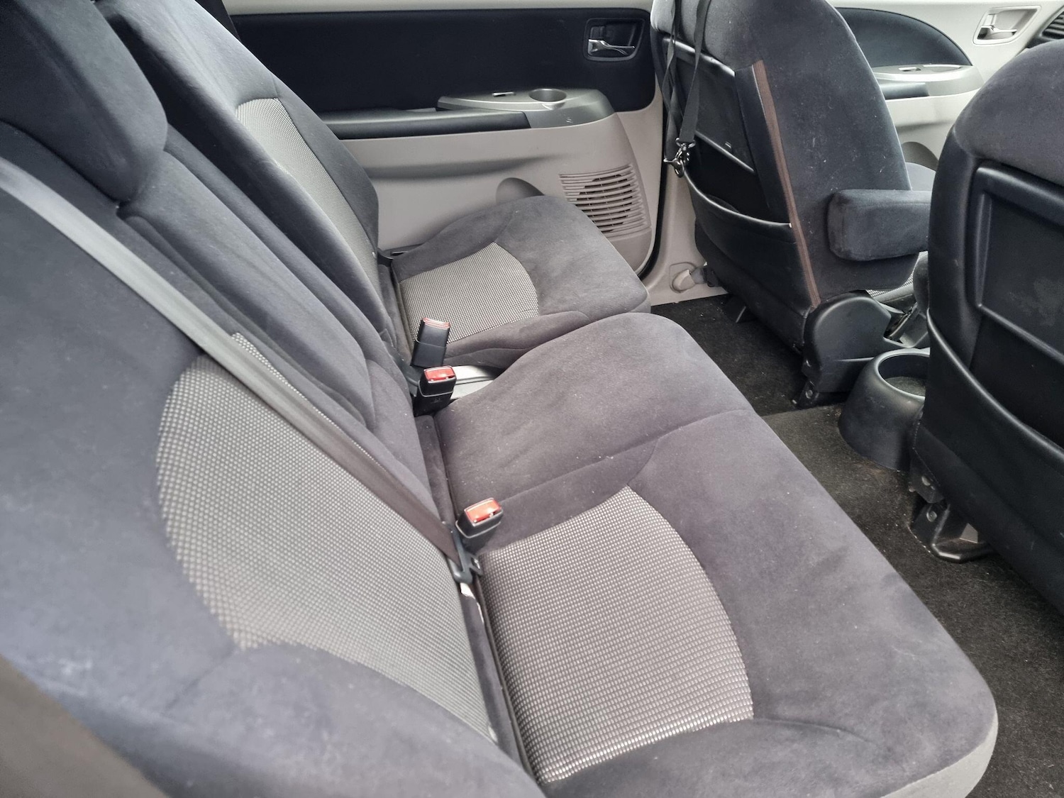 Used Mitsubishi Grandis 2009 for sale - 78070439: Photo 25