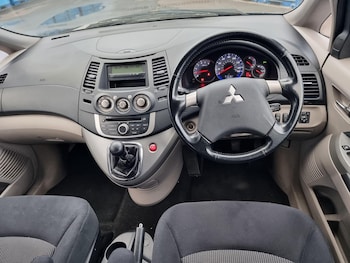 Used Mitsubishi Grandis 2009 for sale - 78019628: Photo