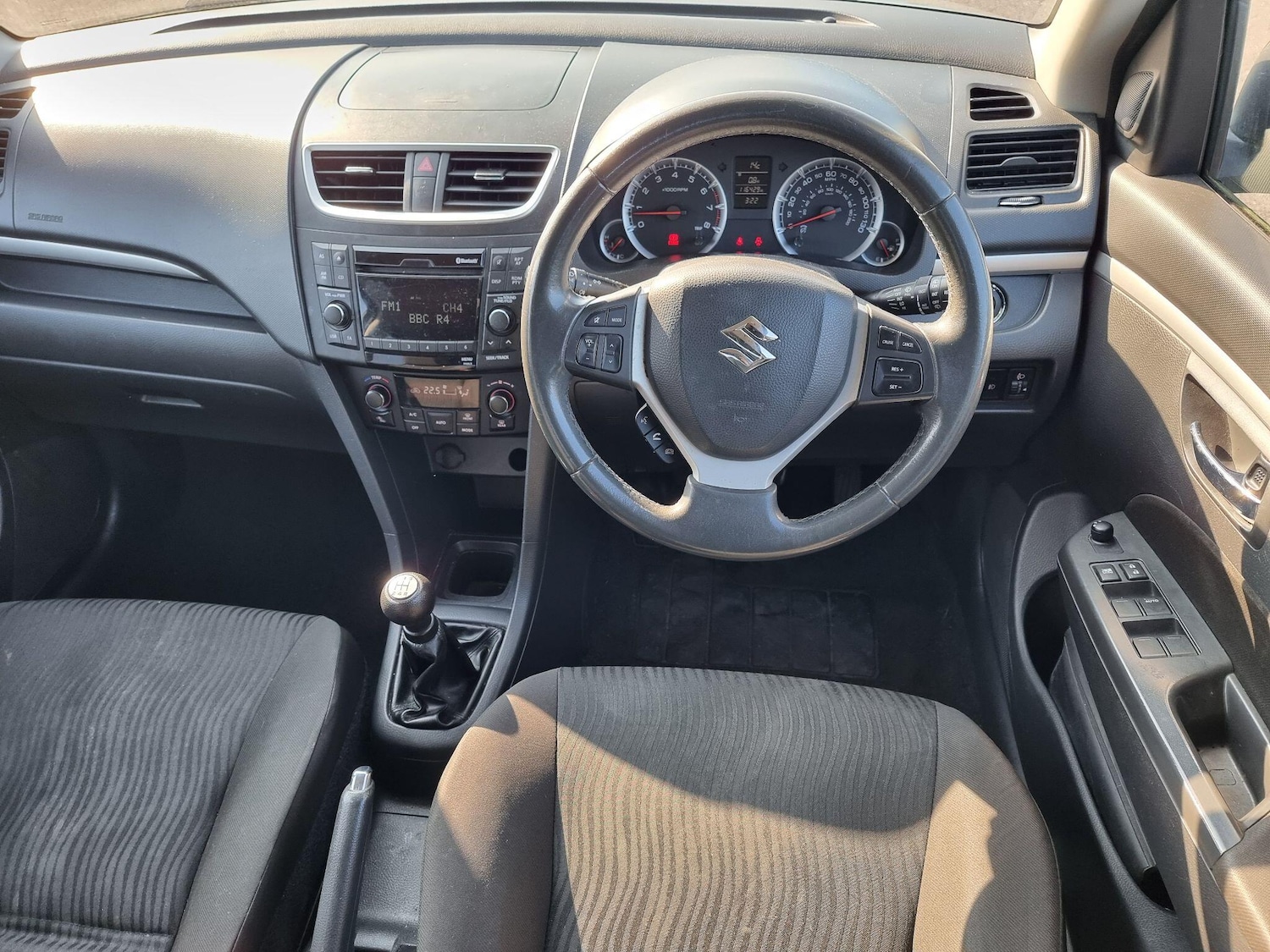 Used Suzuki Swift 2012 for sale - 78070425: Photo 2