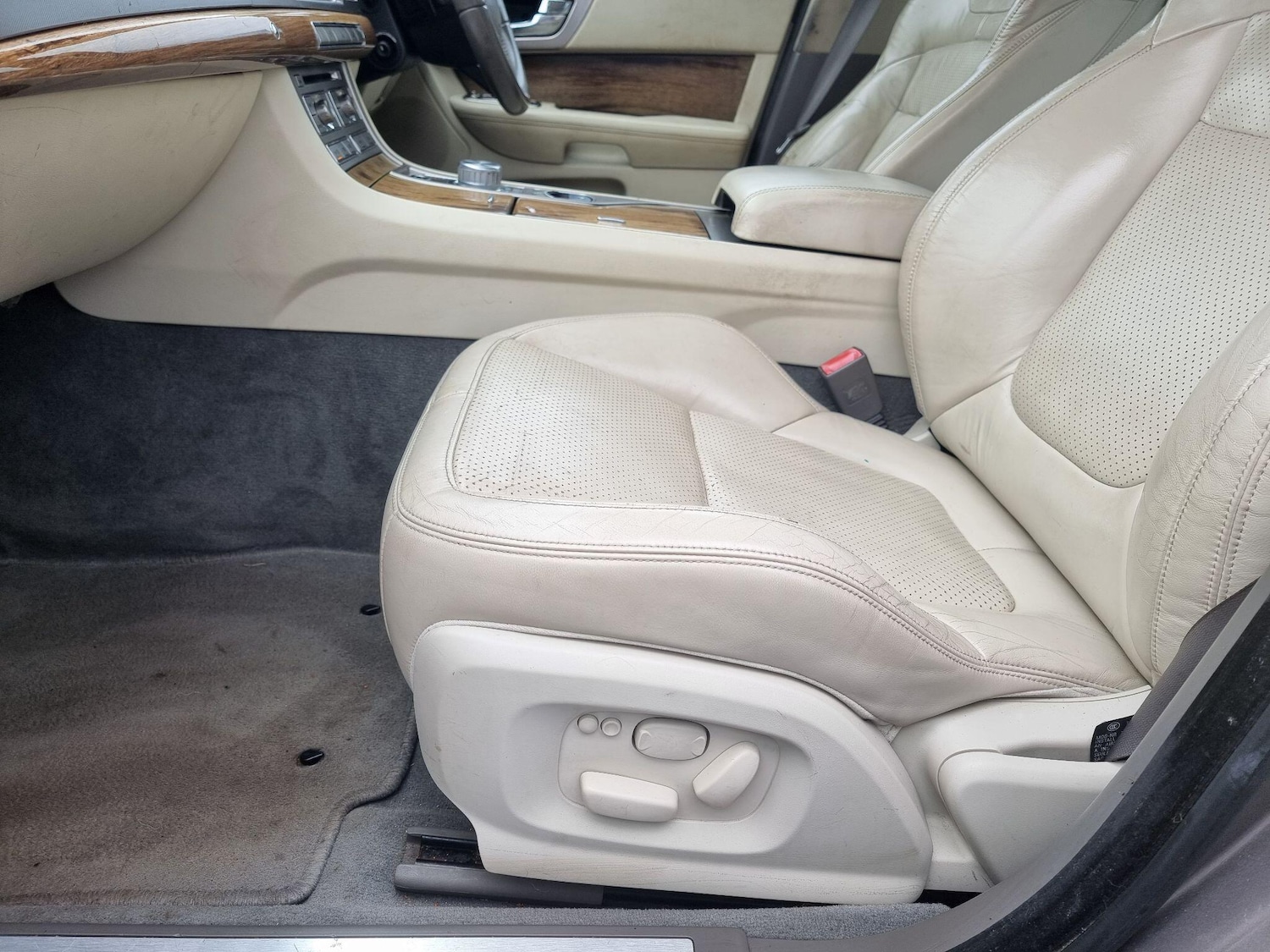 Used Jaguar XF 2011 for sale - 78070431: Photo 21