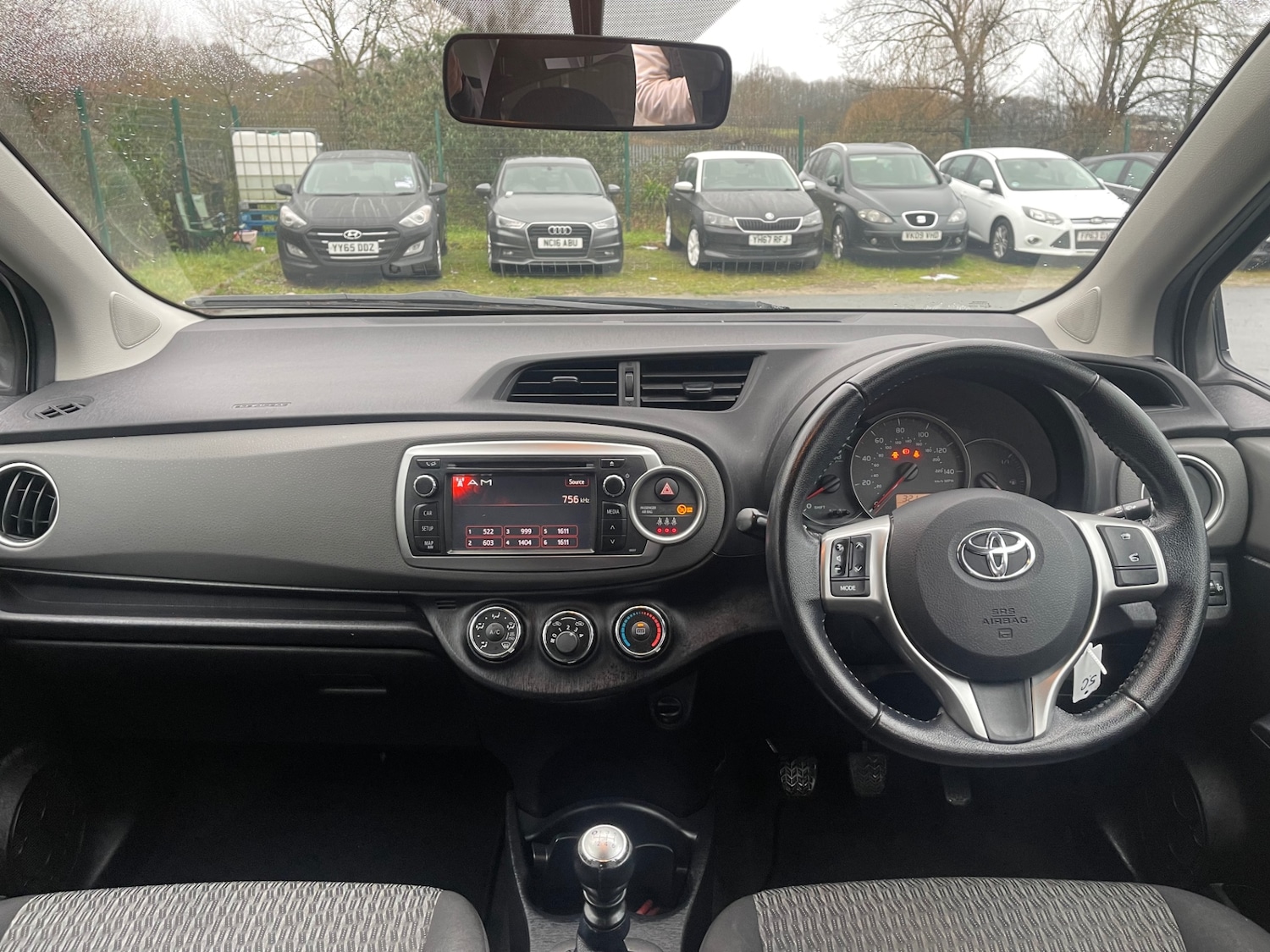 Used Toyota Yaris 2013 for sale - 77565323: Photo 24