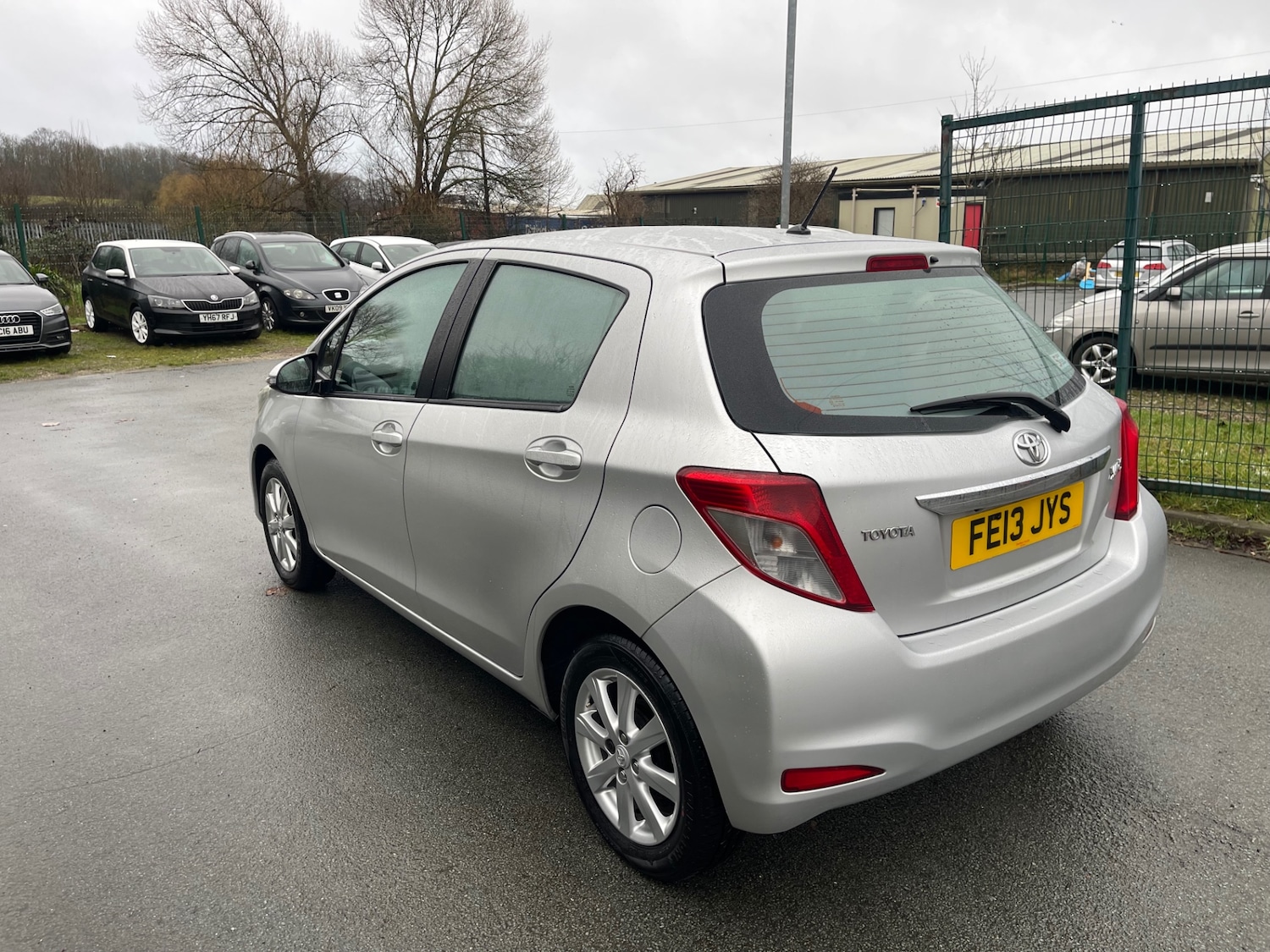 Used Toyota Yaris 2013 for sale - 77565323: Photo 8