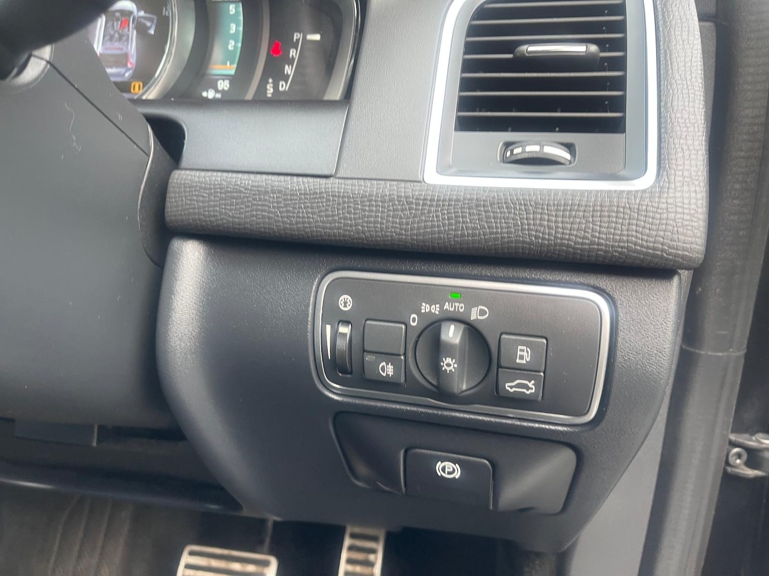 Used Volvo XC60 2016 for sale - 77595617: Photo 25