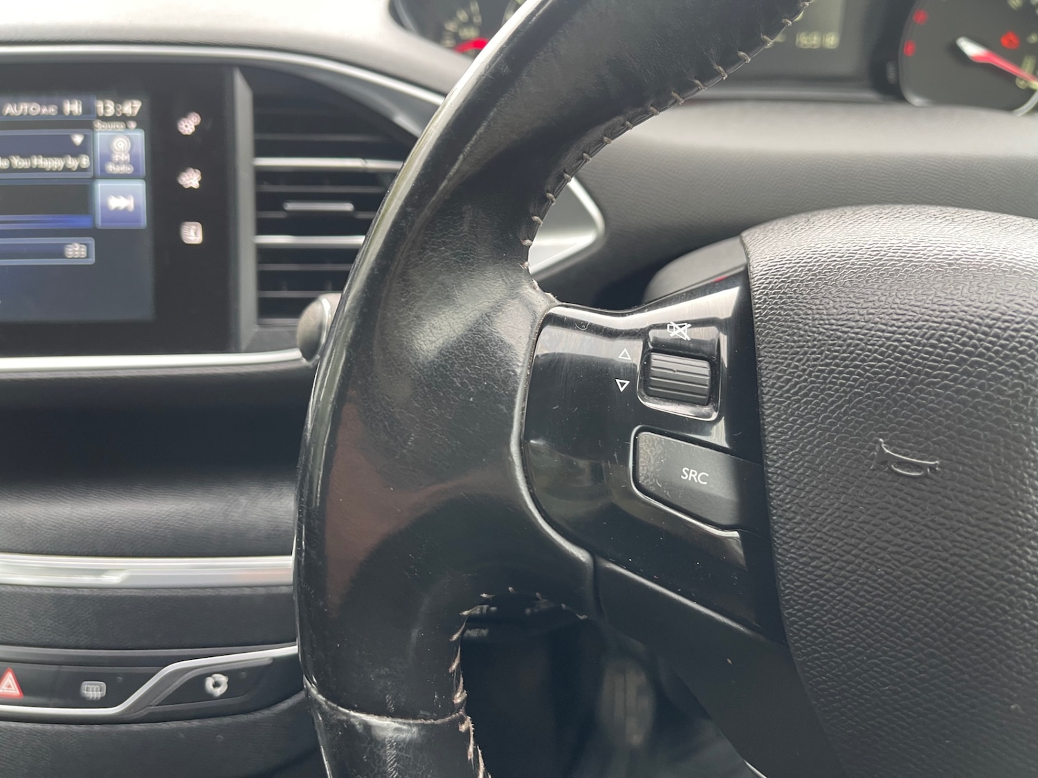 Used Peugeot 308 2014 for sale - 78183243: Photo 25