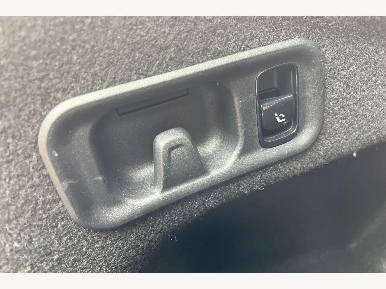 Used Mercedes-Benz E Class 2024 for sale - 76977587: Photo 15