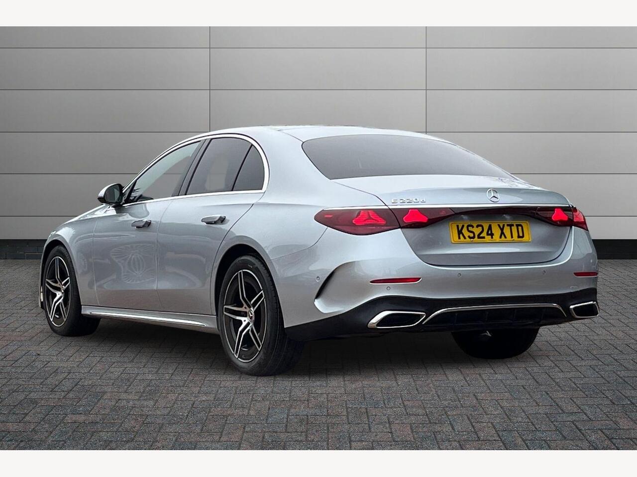 Used Mercedes-Benz E Class 2024 for sale - 76977587: Photo 2