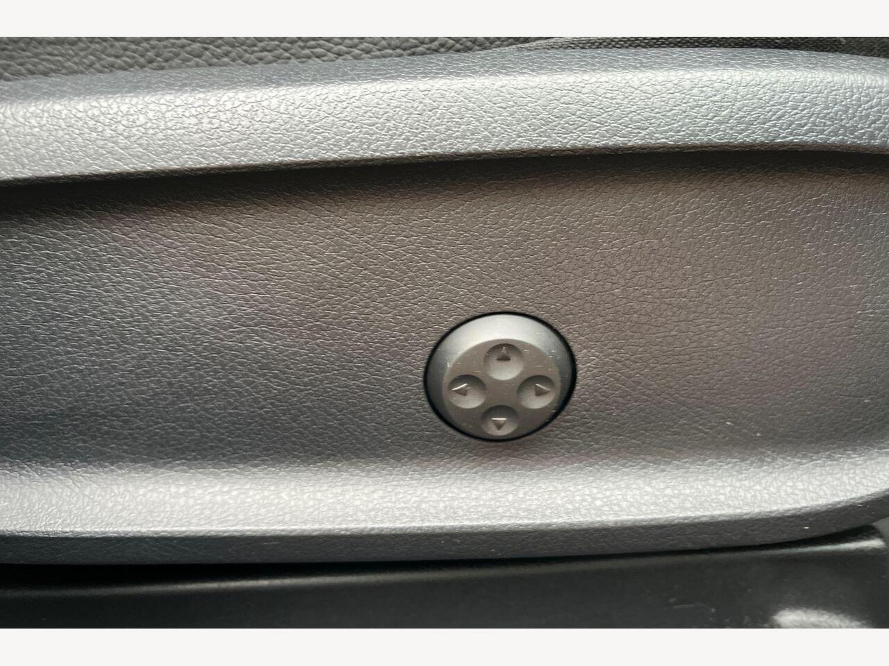 Used Mercedes-Benz GLB 2023 for sale - 76676217: Photo 17