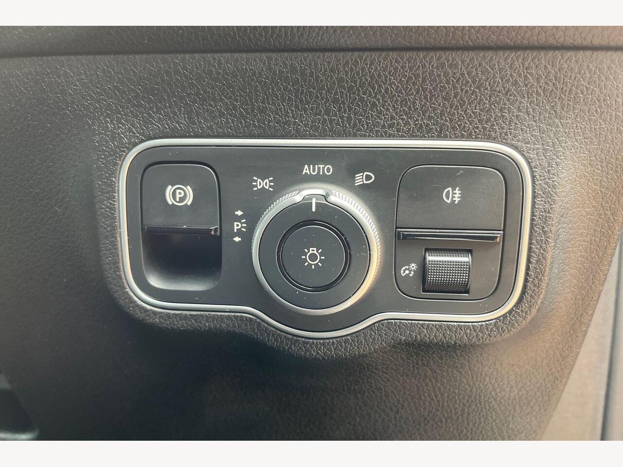 Used Mercedes-Benz GLB 2023 for sale - 76676217: Photo 22