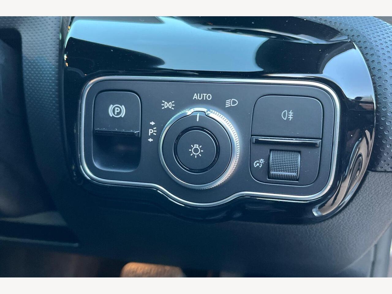 Used Mercedes-Benz A-Class 2019 for sale - 76673817: Photo 16