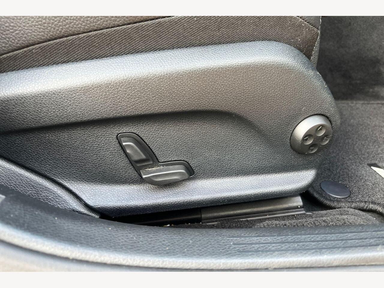 Used Mercedes-Benz C Class 2019 for sale - 76673887: Photo 25