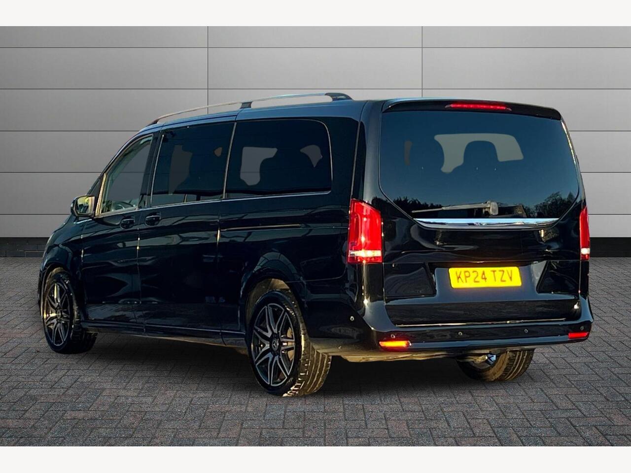 Used Mercedes-Benz V-Class 2024 for sale - 77855399: Photo 2