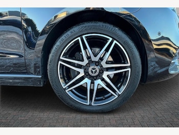 Used Mercedes-Benz V-Class 2024 for sale - 77855399: Photo