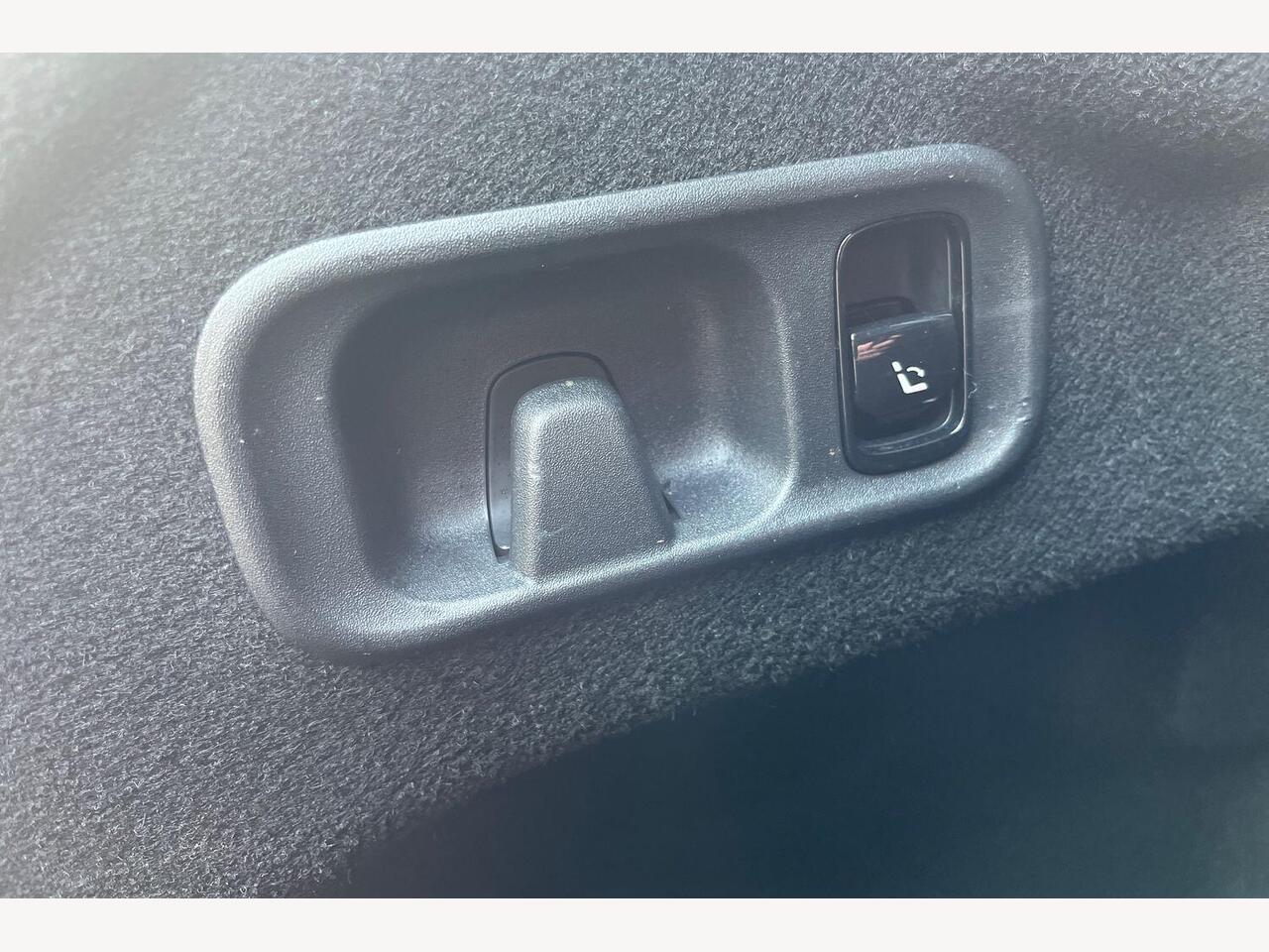 Used Mercedes-Benz C Class 2025 for sale - 77799745: Photo 17