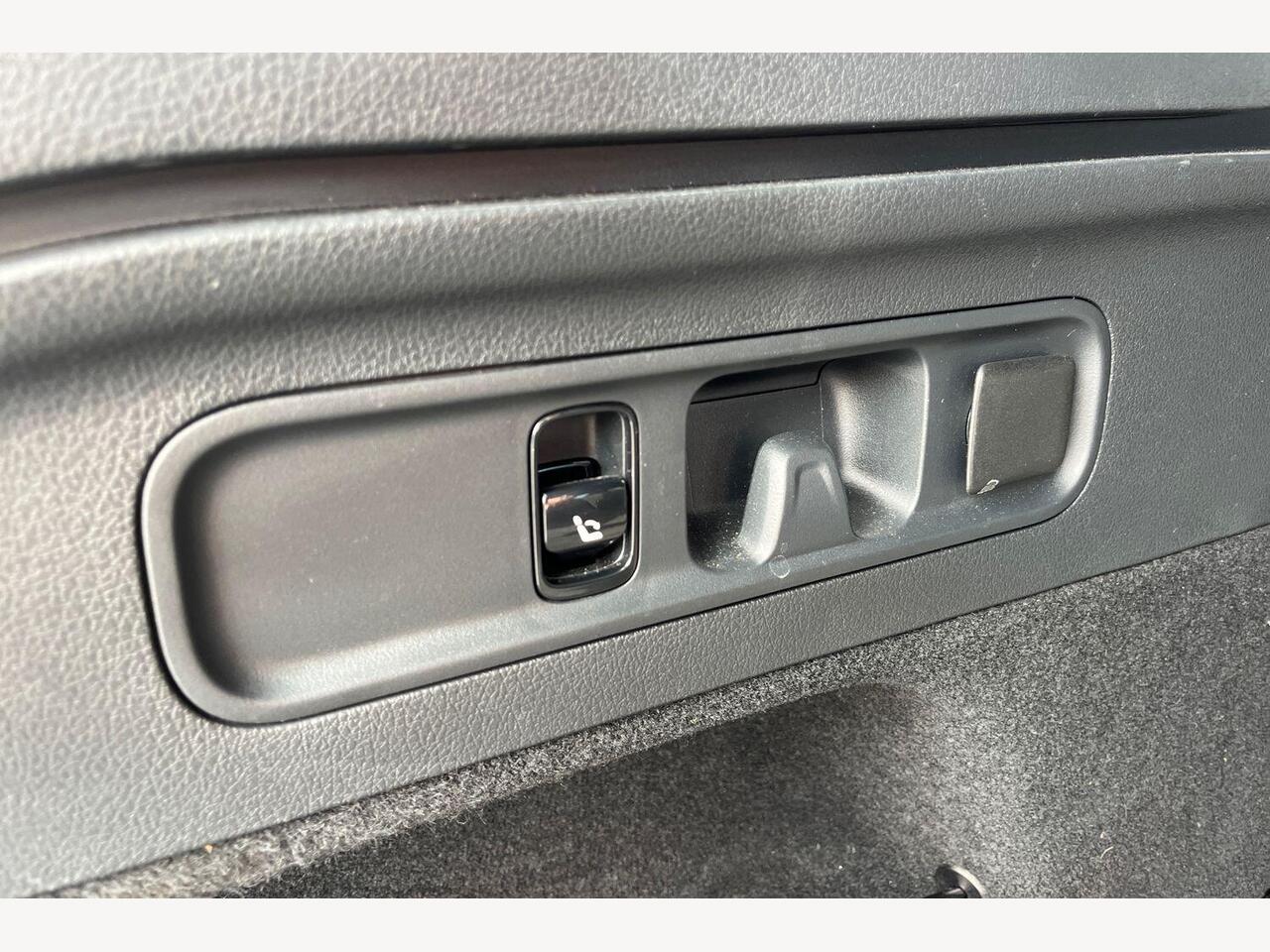 Used Mercedes-Benz GLC 2023 for sale - 78070918: Photo 17