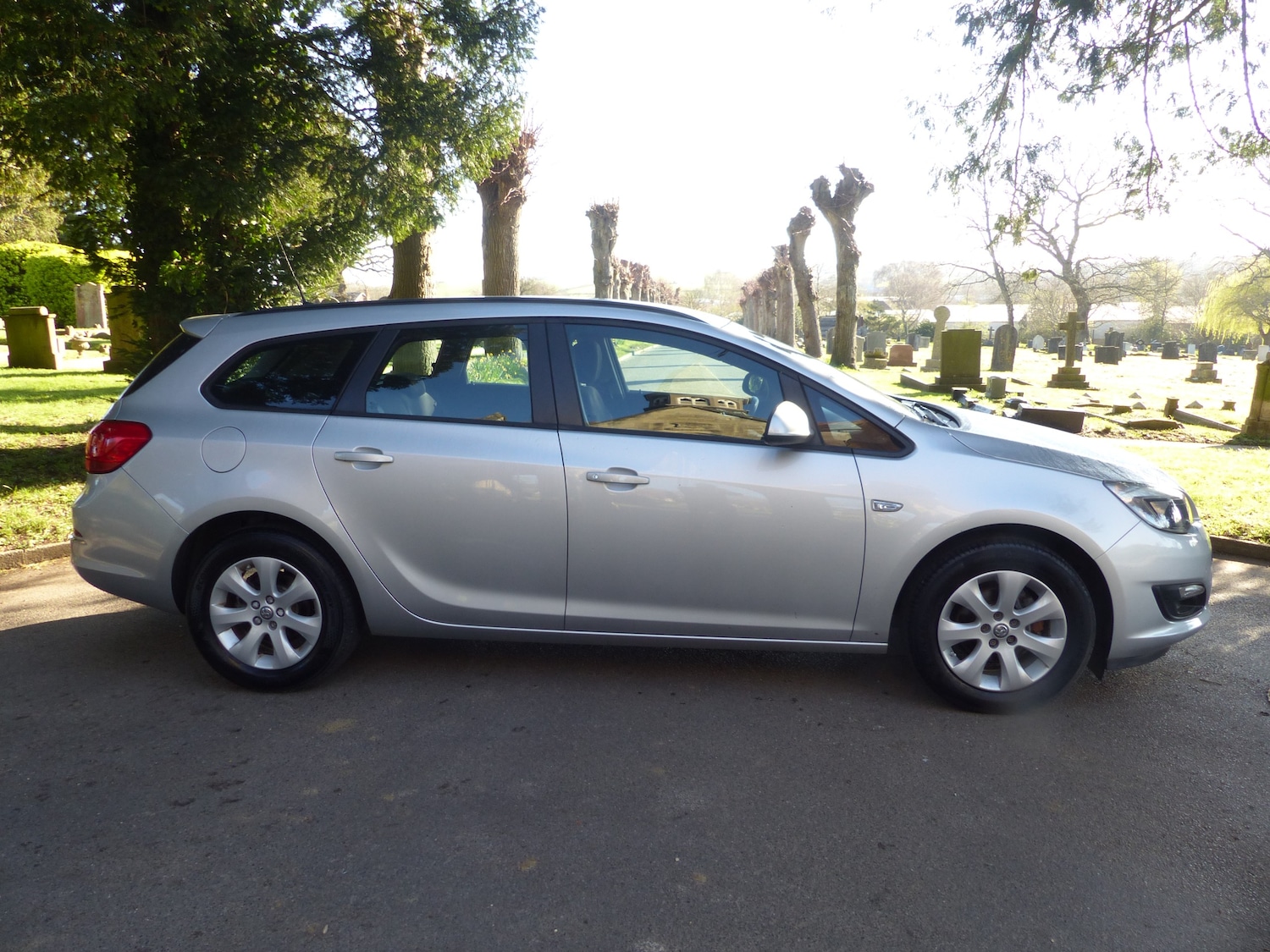 Used Vauxhall Astra 2015 for sale - 77520070: Photo 2