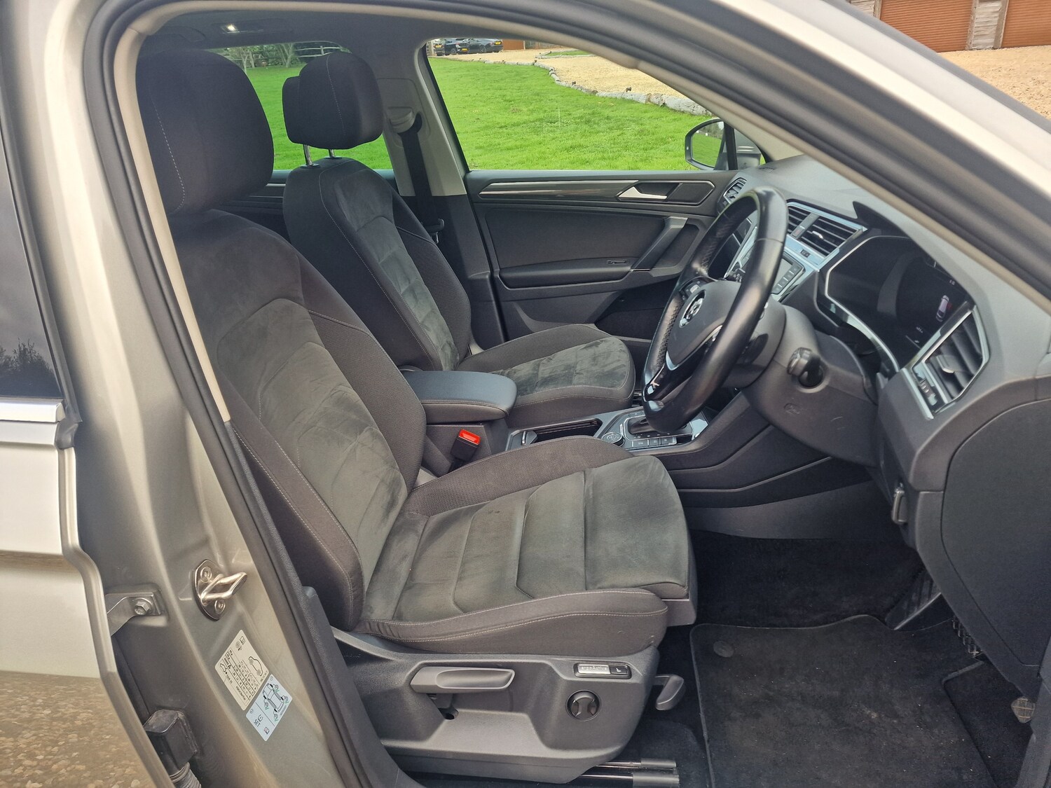 Used Volkswagen Tiguan 2017 for sale - 76647314: Photo 34