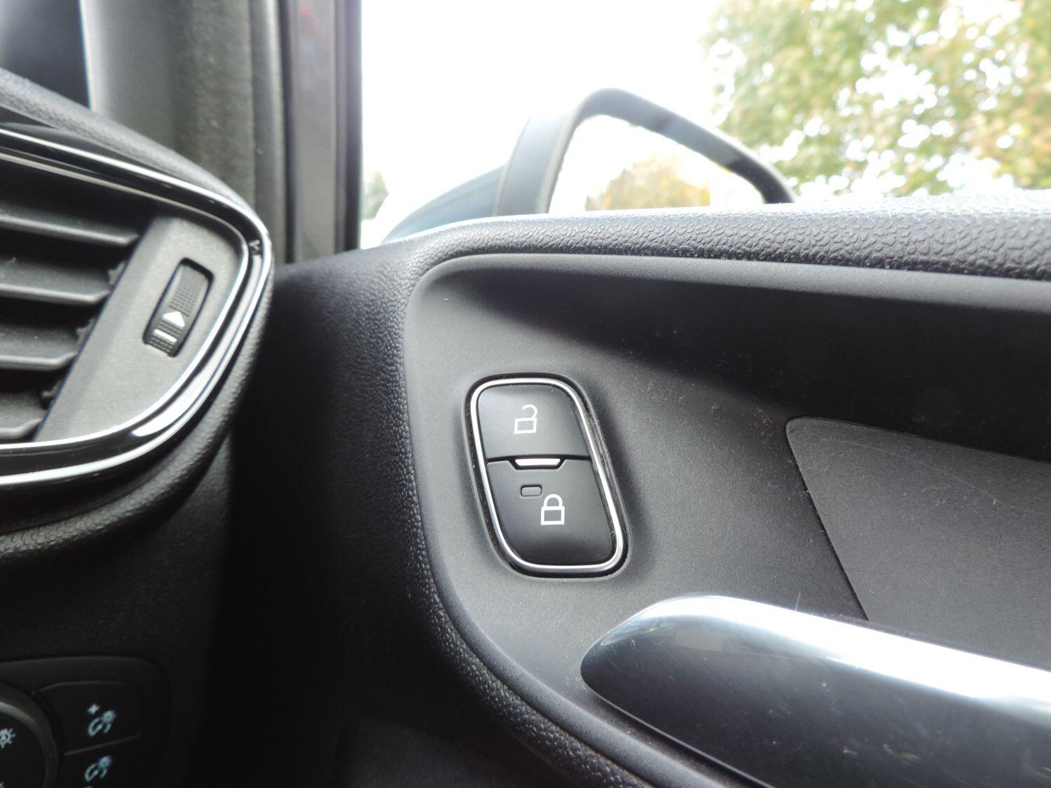 Used Ford Fiesta 2017 for sale - 76498770: Photo 21