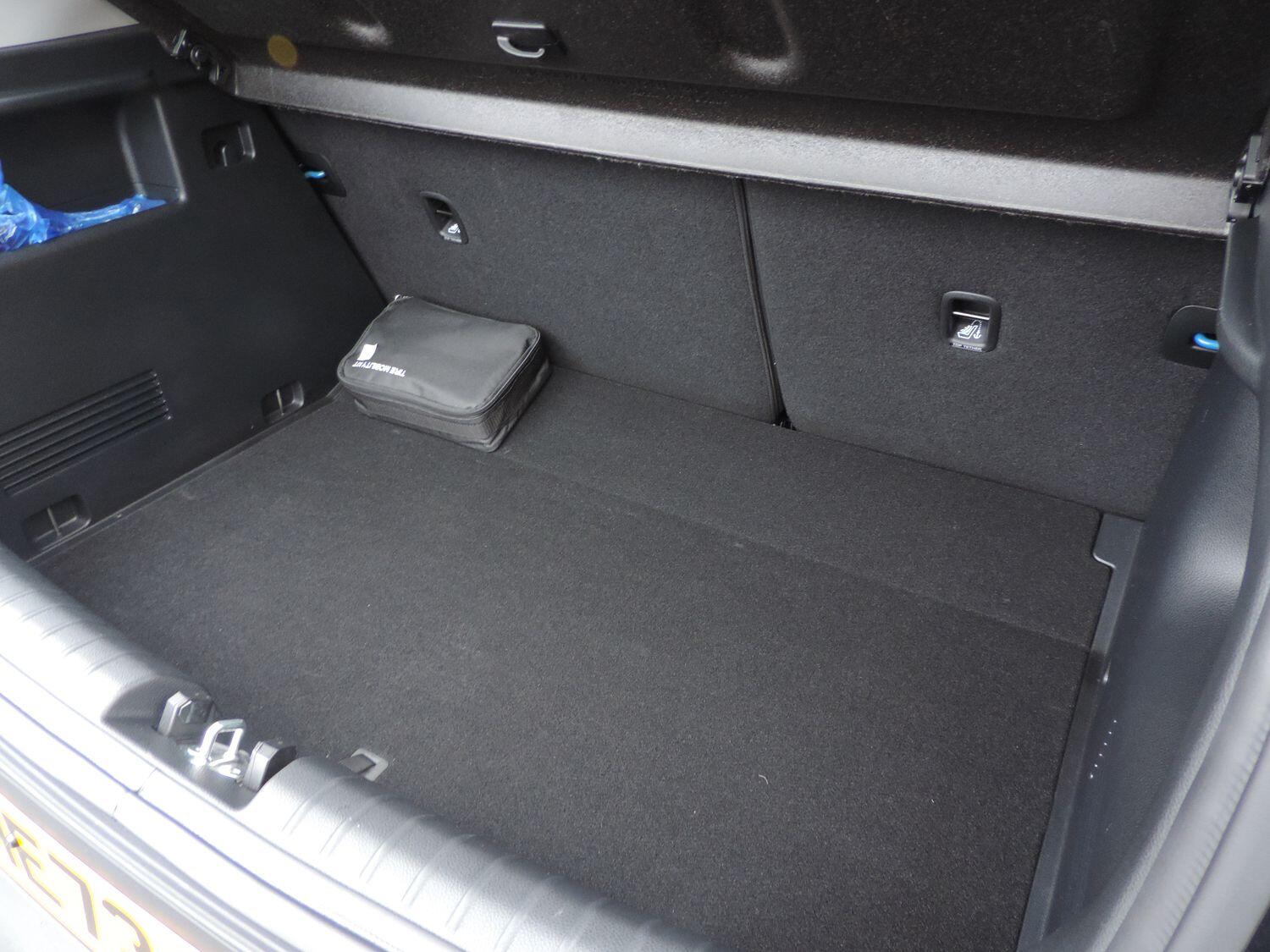 Used Kia Stonic for sale - 77216051: Photo 32