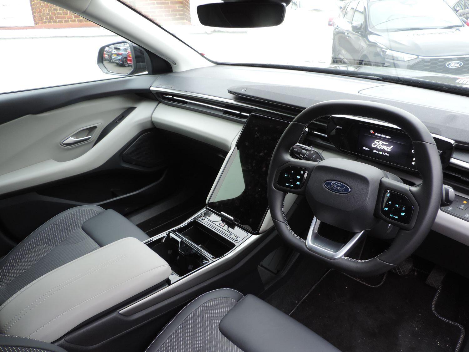 Used Ford Explorer 2024 for sale - 76572798: Photo 4