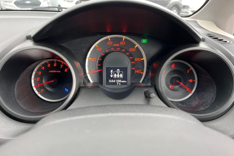 Used Honda Jazz 2015 for sale - 77679557: Photo 13