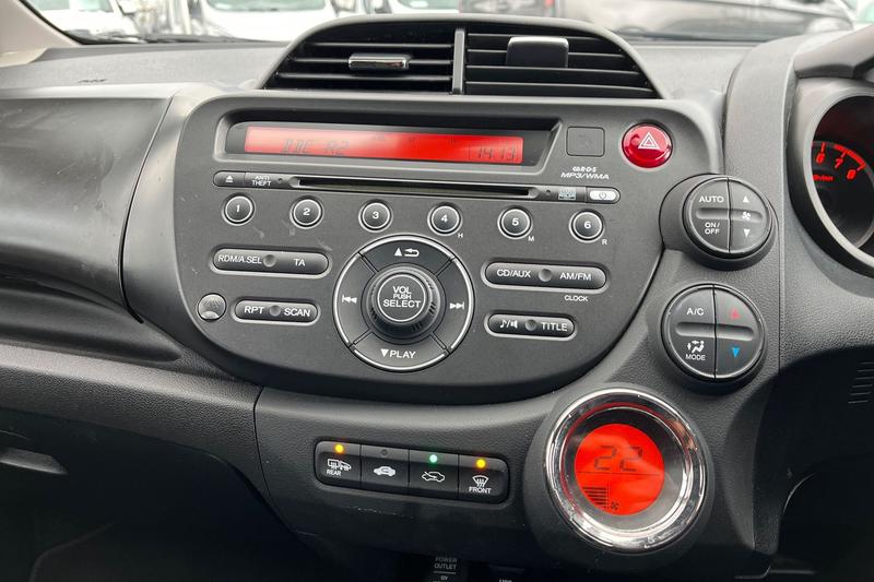 Used Honda Jazz 2015 for sale - 77878204: Photo 26