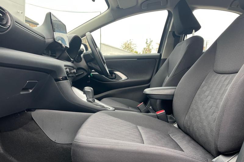 Used Toyota Yaris 2024 for sale - 76154205: Photo 19