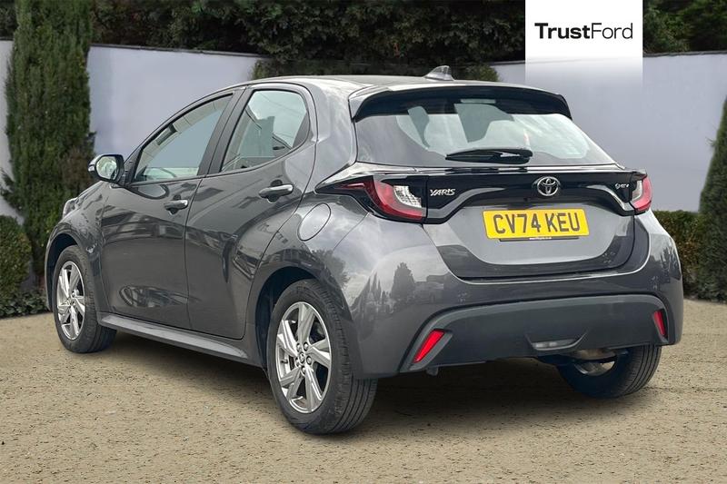 Used Toyota Yaris 2024 for sale - 76154205: Photo 2