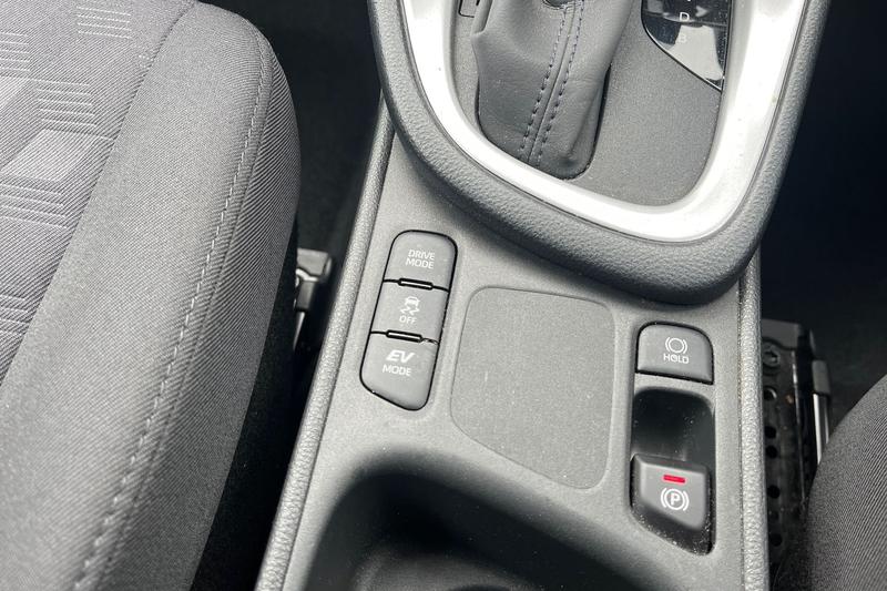 Used Toyota Yaris 2024 for sale - 76154205: Photo 30