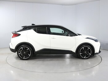 Used Toyota C-HR 2023 for sale - 78323842: Photo