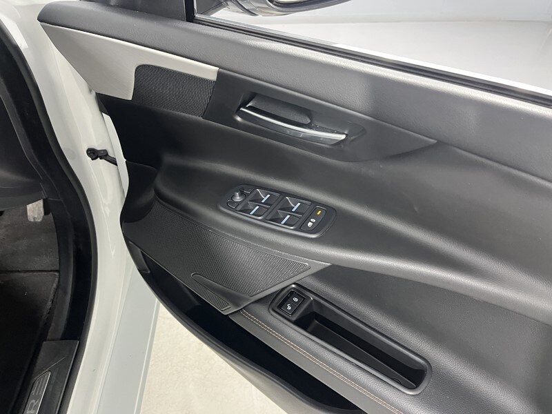 Used Jaguar XE 2017 for sale - 77789145: Photo 19