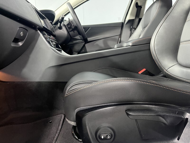 Used Jaguar XE 2017 for sale - 77789145: Photo 32