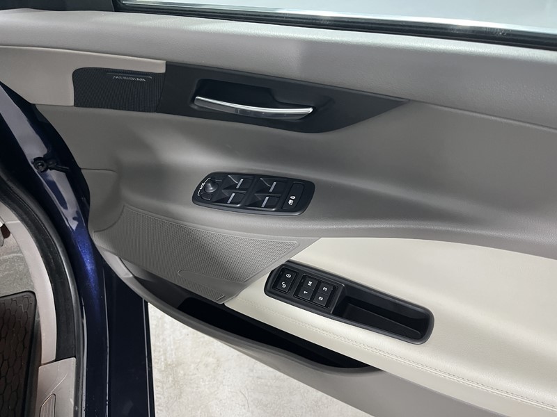 Used Jaguar XE 2017 for sale - 78025624: Photo 20