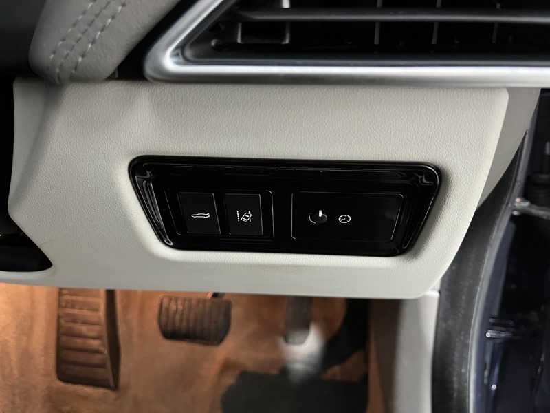 Used Jaguar XE 2017 for sale - 78025624: Photo 22