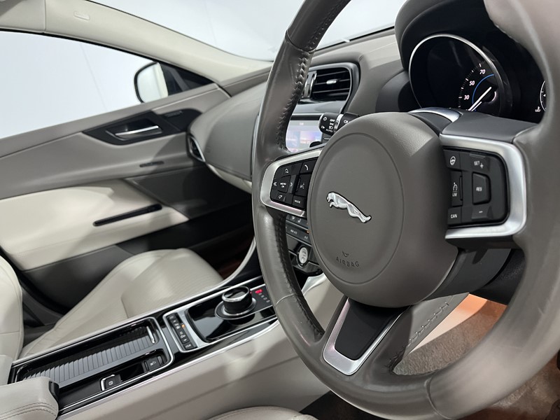 Used Jaguar XE 2017 for sale - 78025624: Photo 23