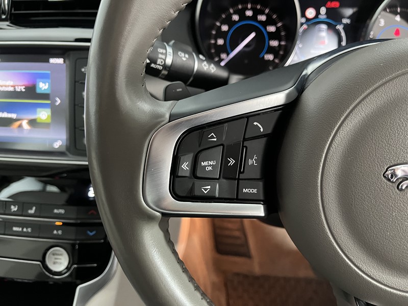 Used Jaguar XE 2017 for sale - 78025624: Photo 24