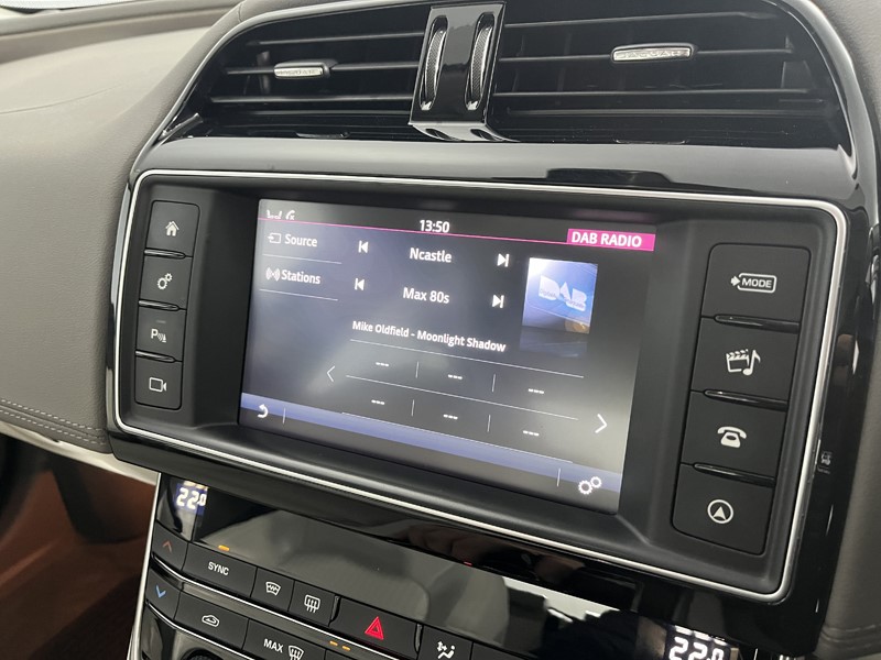 Used Jaguar XE 2017 for sale - 78025624: Photo 28