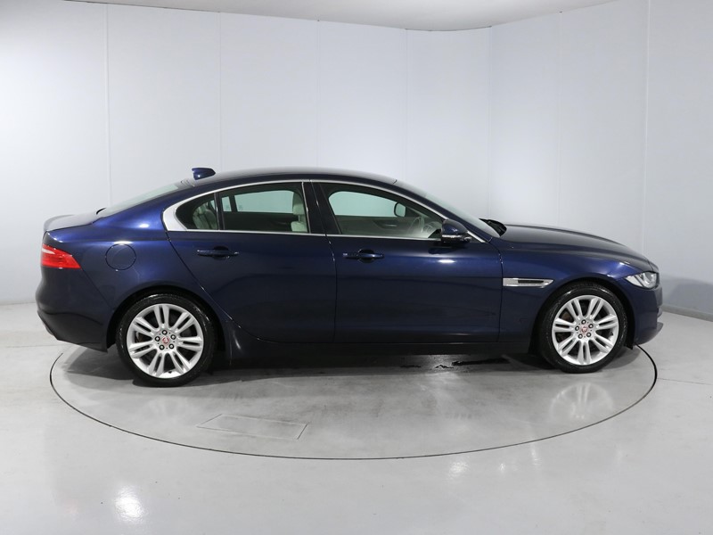 Used Jaguar XE 2017 for sale - 78025624: Photo 3