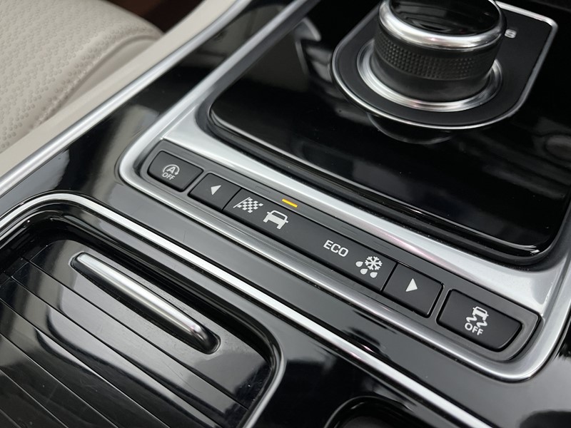 Used Jaguar XE 2017 for sale - 78025624: Photo 32